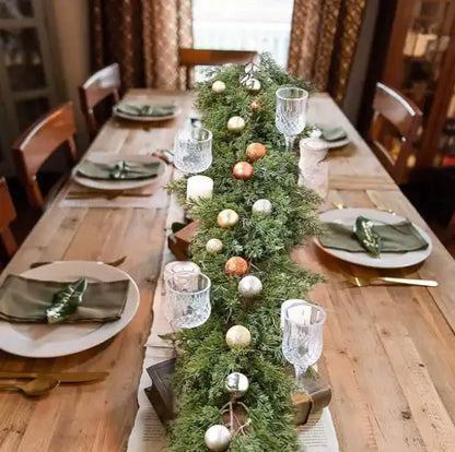 Edle künstliche Tannengirlande 1,90m – Langlebig & Nachhaltig, wahlweise mit LED & Weihnachtskugeln – handgemacht aus Seiden- und Kunstblumen, langlebig & pflegeleicht von SarahsFlowerStudio