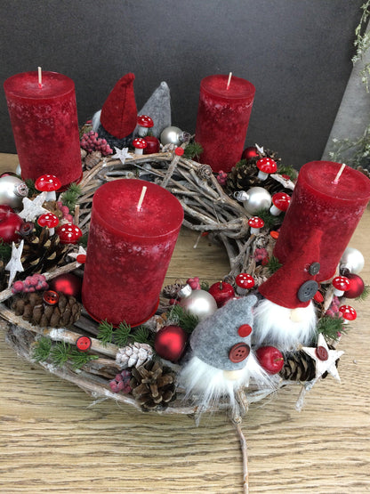 Skandinavischer Adventskranz mit Wichteln - Handgefertigte Weihnachtsdeko