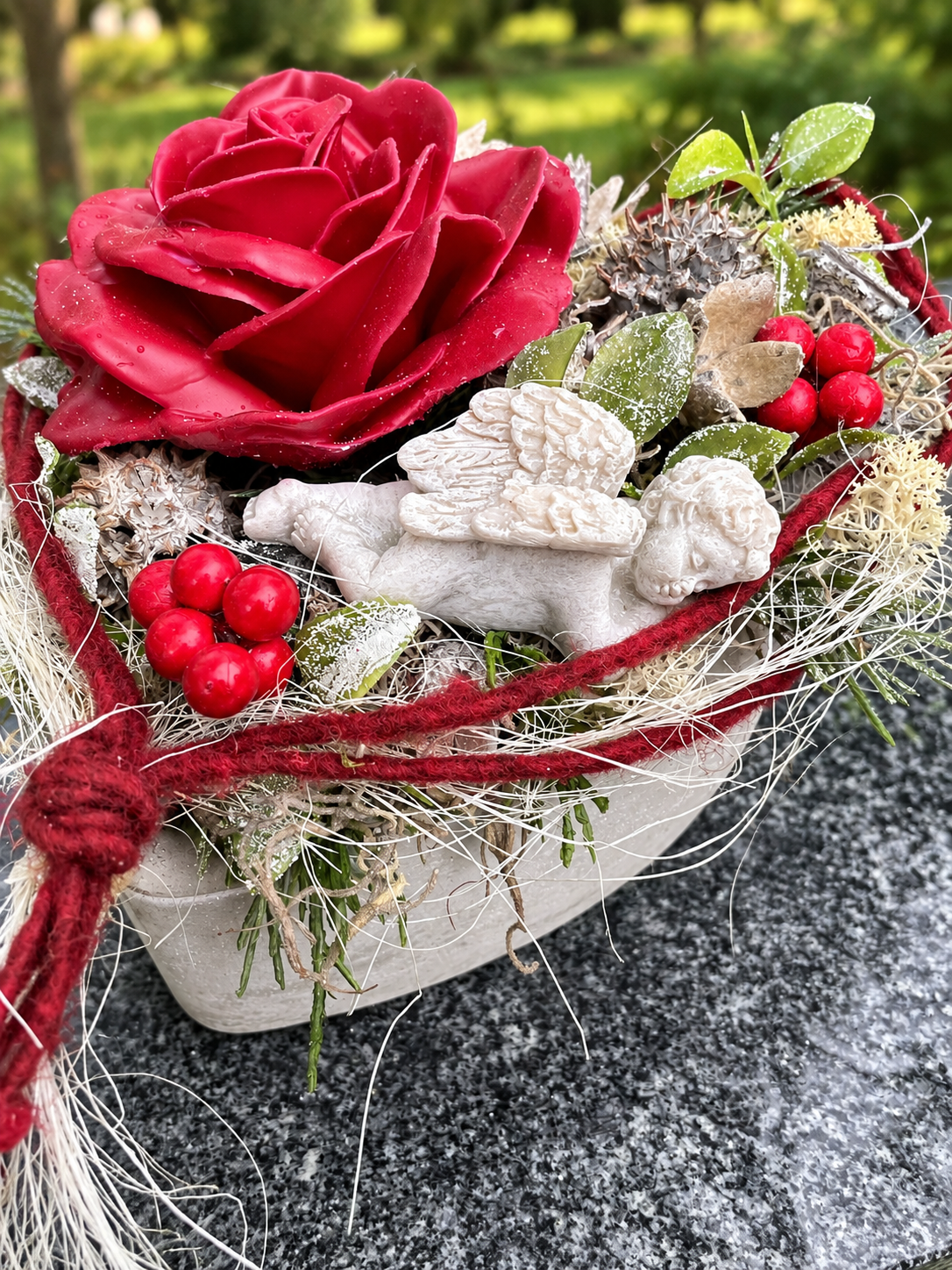 Grabherz aus Beton mit Engel & Wachsrose – 4 Wunschfarben | 16 cm – Grabgesteck – SarahsFlowerStudio