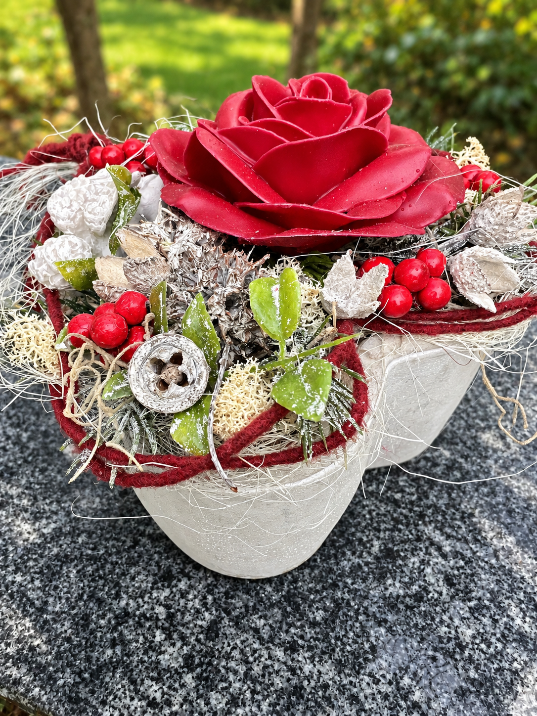 Grabherz aus Beton mit Engel & Wachsrose – 4 Wunschfarben | 16 cm – Grabgesteck – SarahsFlowerStudio