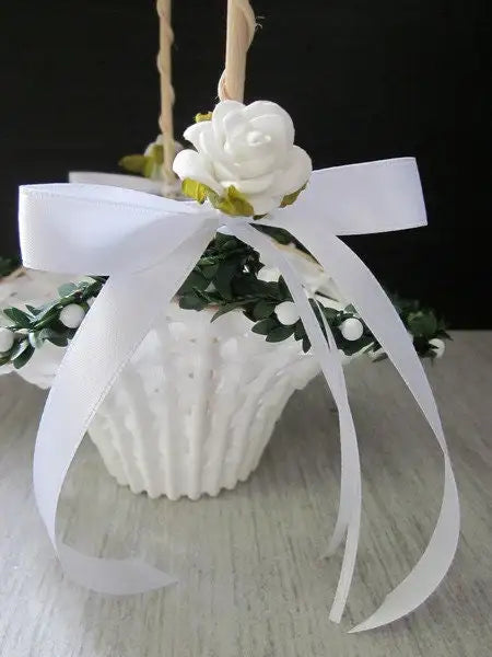 Blumenmädchen Korb Blumenkörbchen Streukörbchen Blumenstreukörbchen – handgemacht aus Seiden- und Kunstblumen, langlebig & pflegeleicht von SarahsFlowerStudio