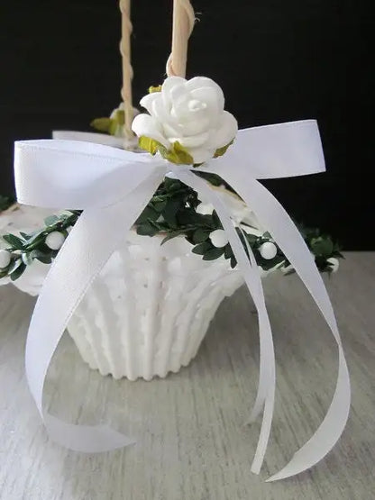 Blumenmädchen Korb Blumenkörbchen Streukörbchen Blumenstreukörbchen – handgemacht aus Seiden- und Kunstblumen, langlebig & pflegeleicht von SarahsFlowerStudio