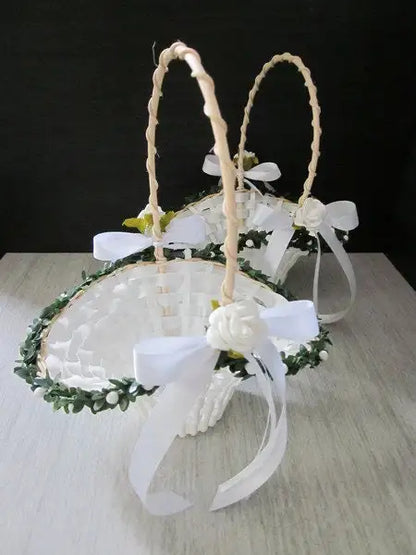 Blumenmädchen Korb Blumenkörbchen Streukörbchen Blumenstreukörbchen – handgemacht aus Seiden- und Kunstblumen, langlebig & pflegeleicht von SarahsFlowerStudio