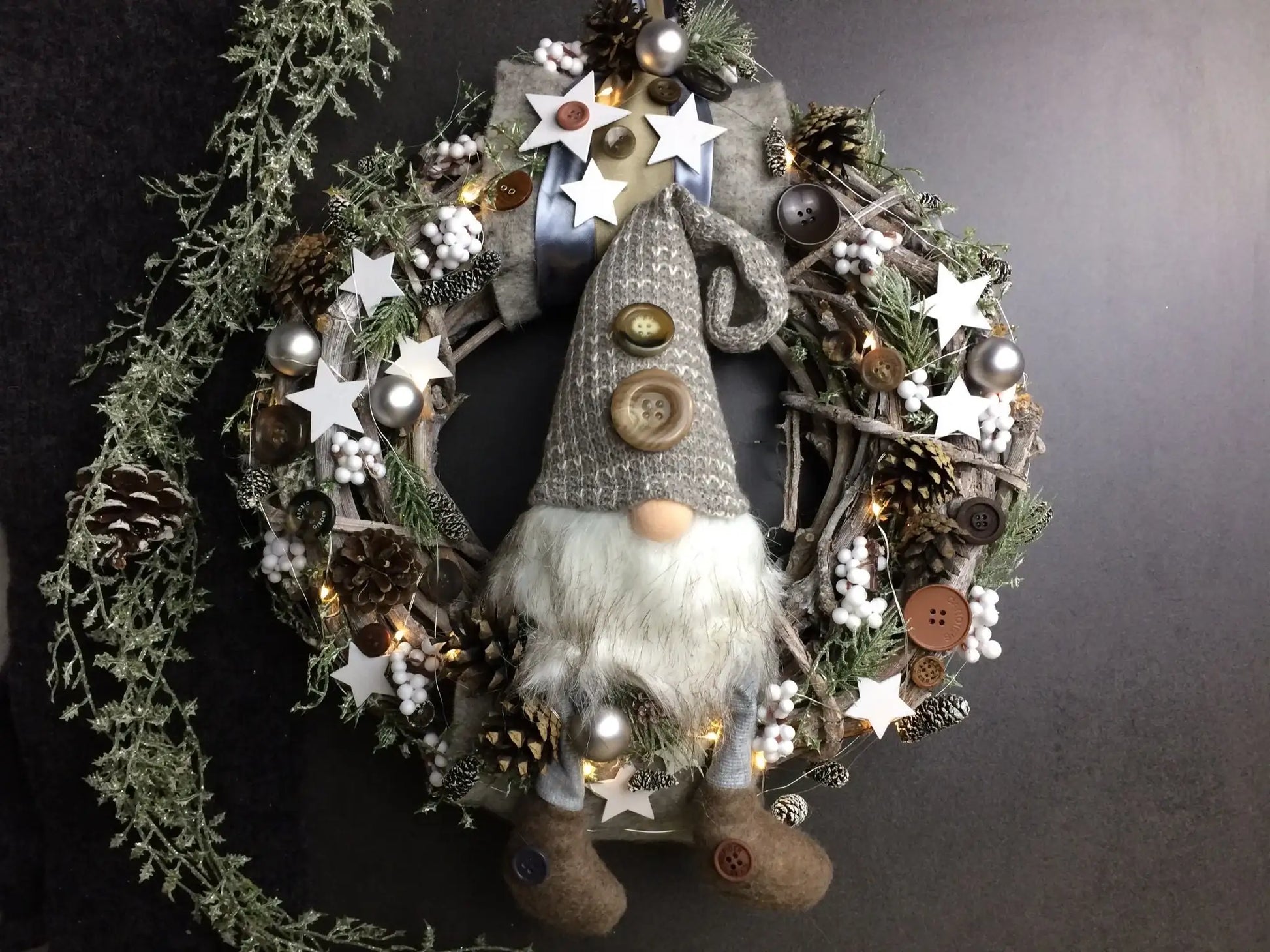 Advent 45cm Türkranz ohne Lichterkette Türdeko Türschmuck Weihnachten Weidenkranz Wichtel – handgemacht aus Seiden- und Kunstblumen, langlebig & pflegeleicht von SarahsFlowerStudio