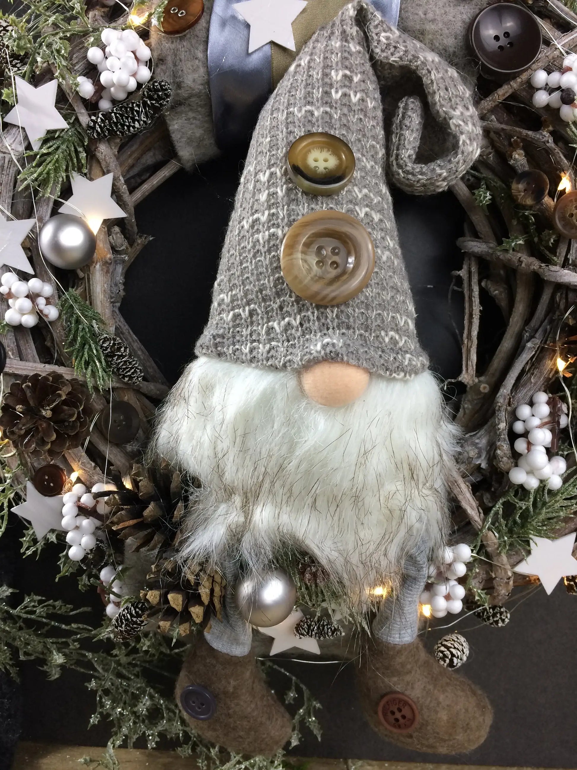 Advent 45cm Türkranz ohne Lichterkette Türdeko Türschmuck Weihnachten Weidenkranz Wichtel – handgemacht aus Seiden- und Kunstblumen, langlebig & pflegeleicht von SarahsFlowerStudio