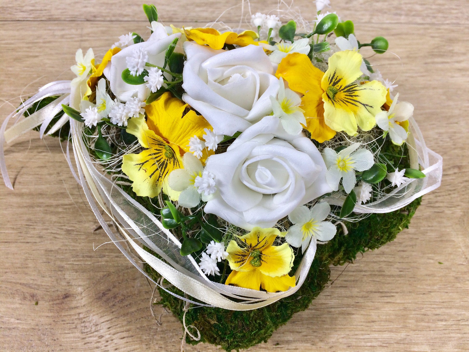 Seidenblumen Grabherz Rose mit Stiefmütterchen – Grabdekorat 2 – Grabgesteck – SarahsFlowerStudio
