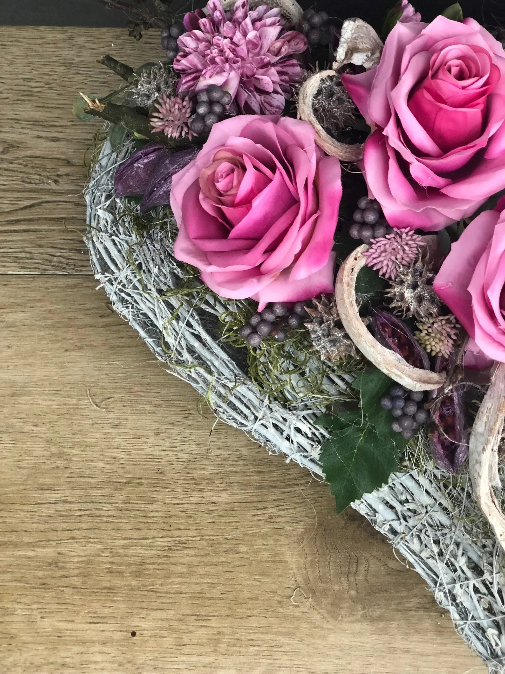 Grabgesteck Rose Dahlie Grabschmuck Herz Farbwunsch Grabdeko Grabdekoration – handgemacht aus Seiden- und Kunstblumen, langlebig & pflegeleicht von SarahsFlowerStudio