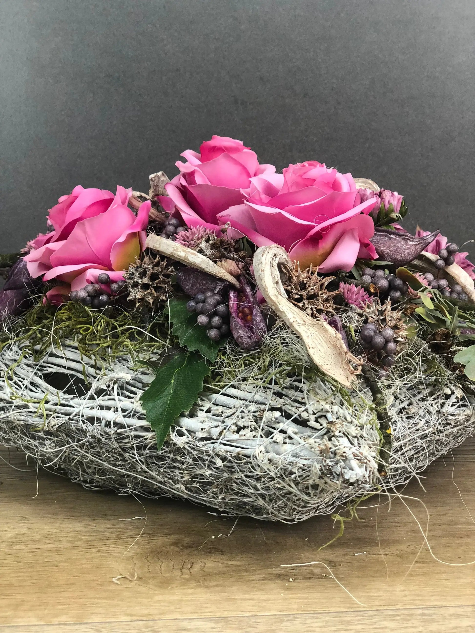 Grabgesteck Rose Dahlie Grabschmuck Herz Farbwunsch Grabdeko Grabdekoration – handgemacht aus Seiden- und Kunstblumen, langlebig & pflegeleicht von SarahsFlowerStudio
