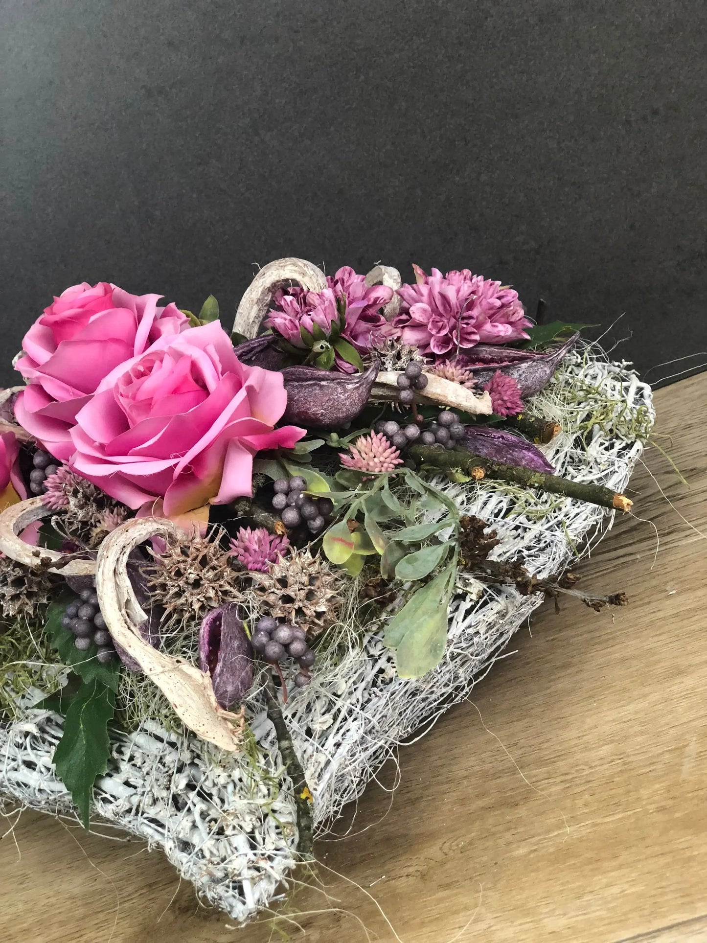 Grabgesteck Rose Dahlie Grabschmuck Herz Farbwunsch Grabdeko Grabdekoration – handgemacht aus Seiden- und Kunstblumen, langlebig & pflegeleicht von SarahsFlowerStudio