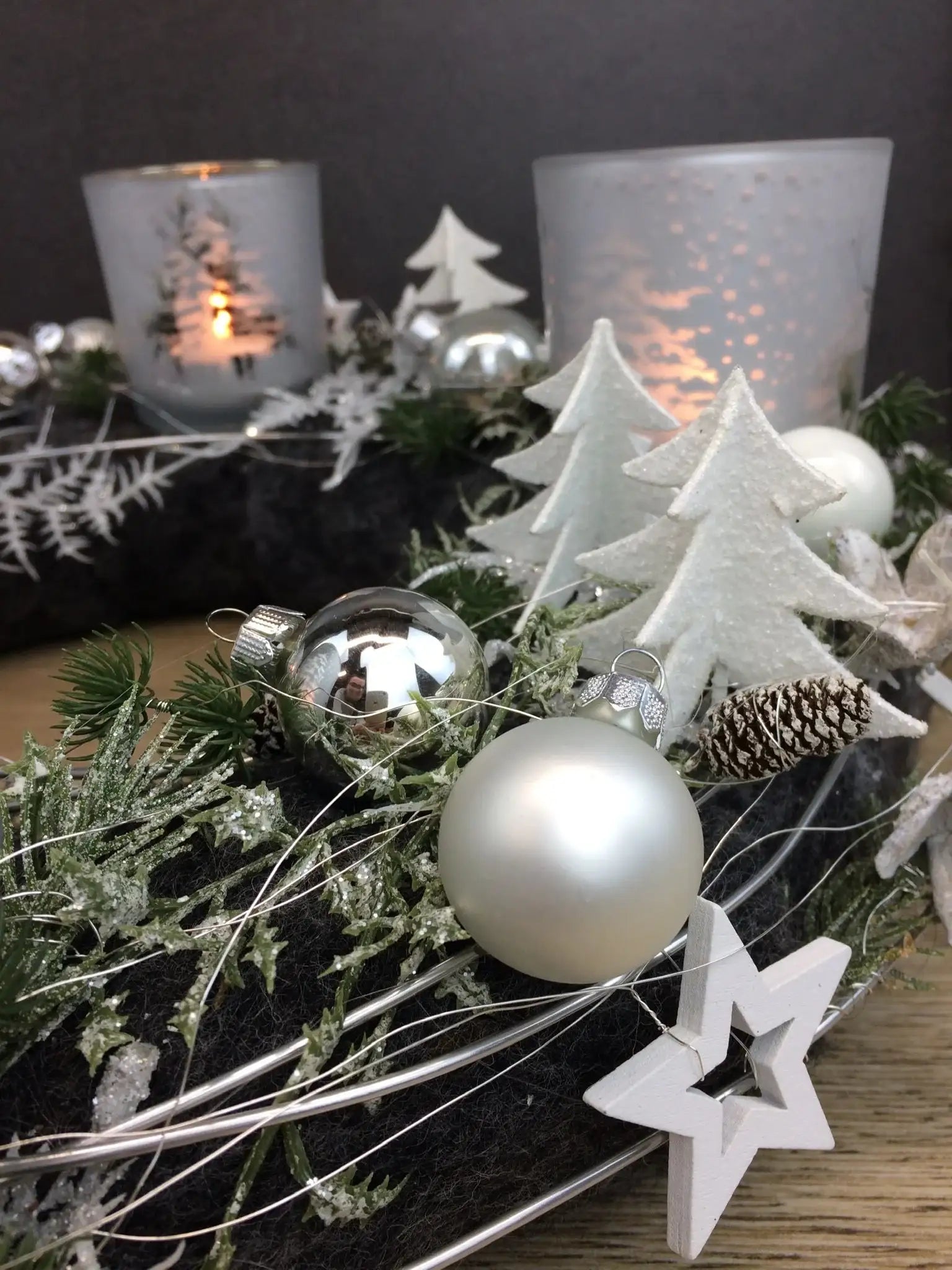 Adventskranz Adventskalender Gläser Zapfen Zimt 20er LED Lichterkette Kugeln Kerzen Tanne Filz Modern Natürlich Getrocknet Künstlich Haltbar – handgemacht aus Seiden- und Kunstblumen, langlebig & pflegeleicht von SarahsFlowerStudio