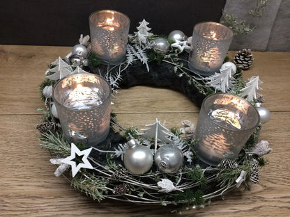 Adventskranz Adventskalender Gläser Zapfen Zimt 20er LED Lichterkette Kugeln Kerzen Tanne Filz Modern Natürlich Getrocknet Künstlich Haltbar – handgemacht aus Seiden- und Kunstblumen, langlebig & pflegeleicht von SarahsFlowerStudio