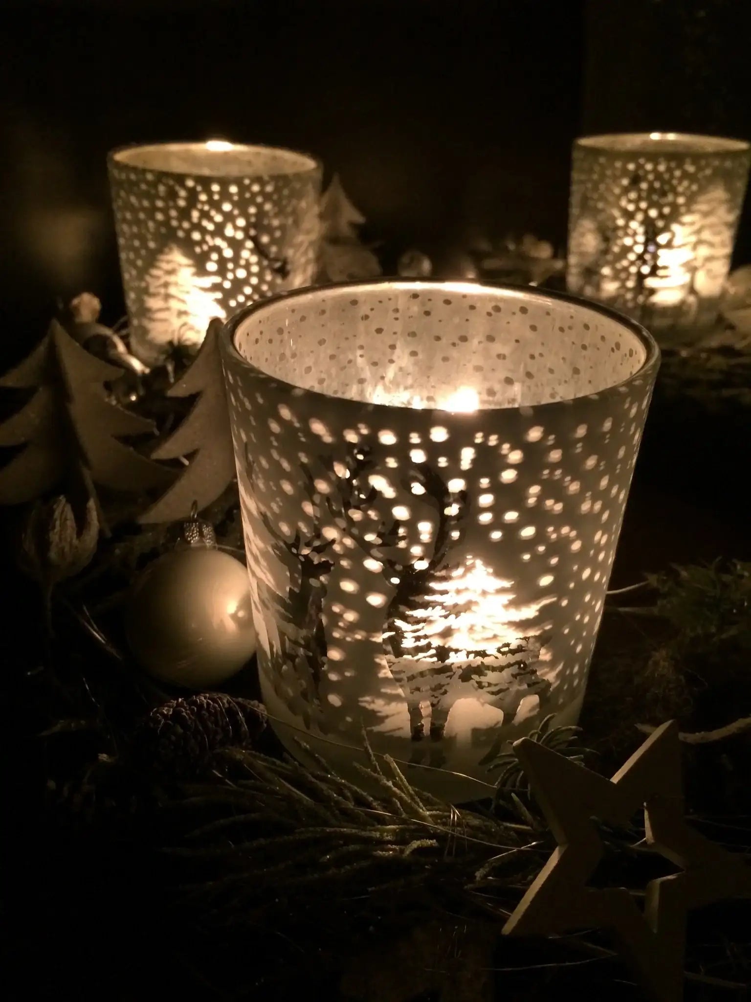 Adventskranz Adventskalender Gläser Zapfen Zimt 20er LED Lichterkette Kugeln Kerzen Tanne Filz Modern Natürlich Getrocknet Künstlich Haltbar – handgemacht aus Seiden- und Kunstblumen, langlebig & pflegeleicht von SarahsFlowerStudio