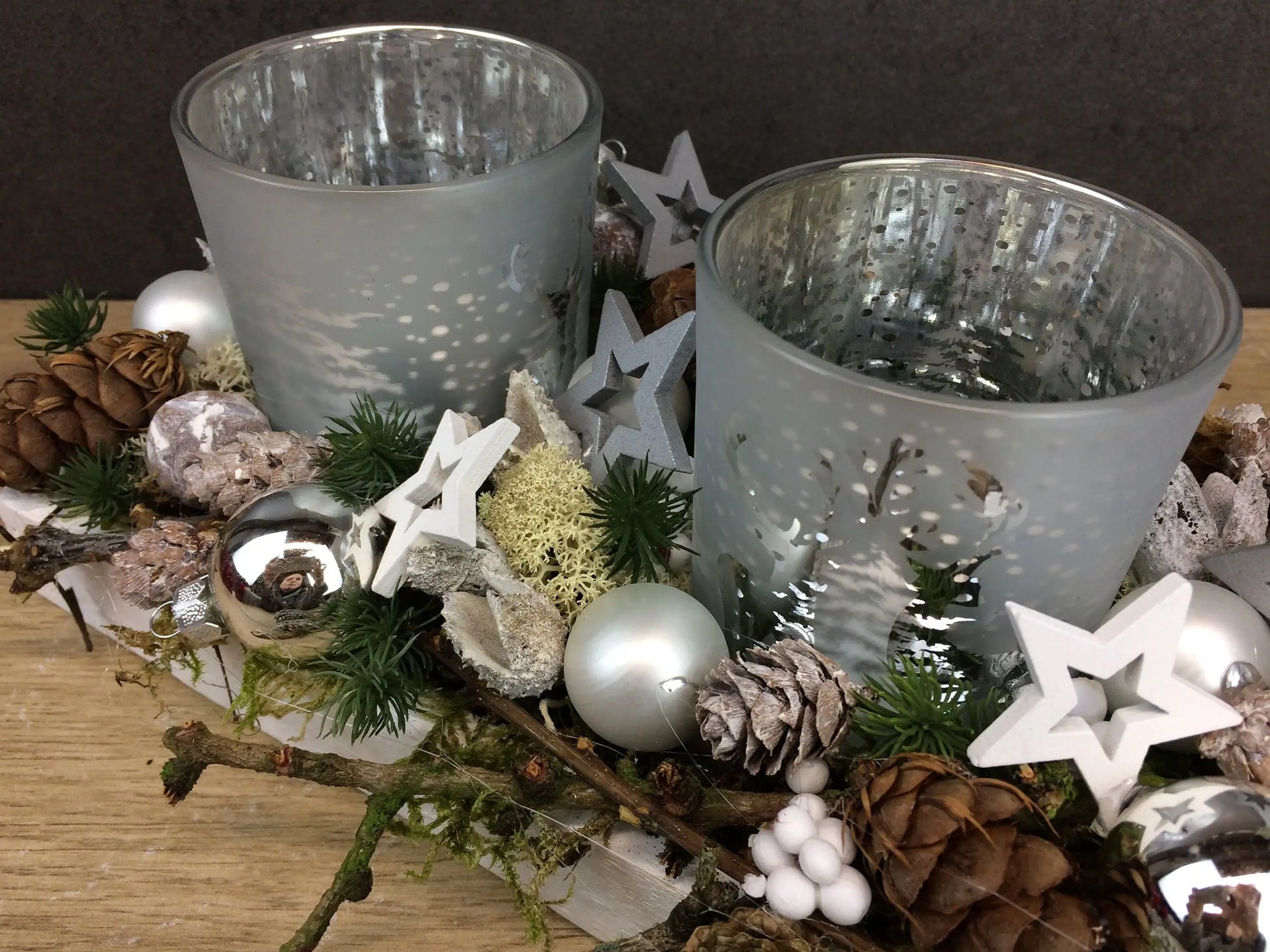 Adventskranz Adventskalender Modern Länglich Gläser Tablett in zwei verschiedenen Größen L und XL – handgemacht aus Seiden- und Kunstblumen, langlebig & pflegeleicht von SarahsFlowerStudio