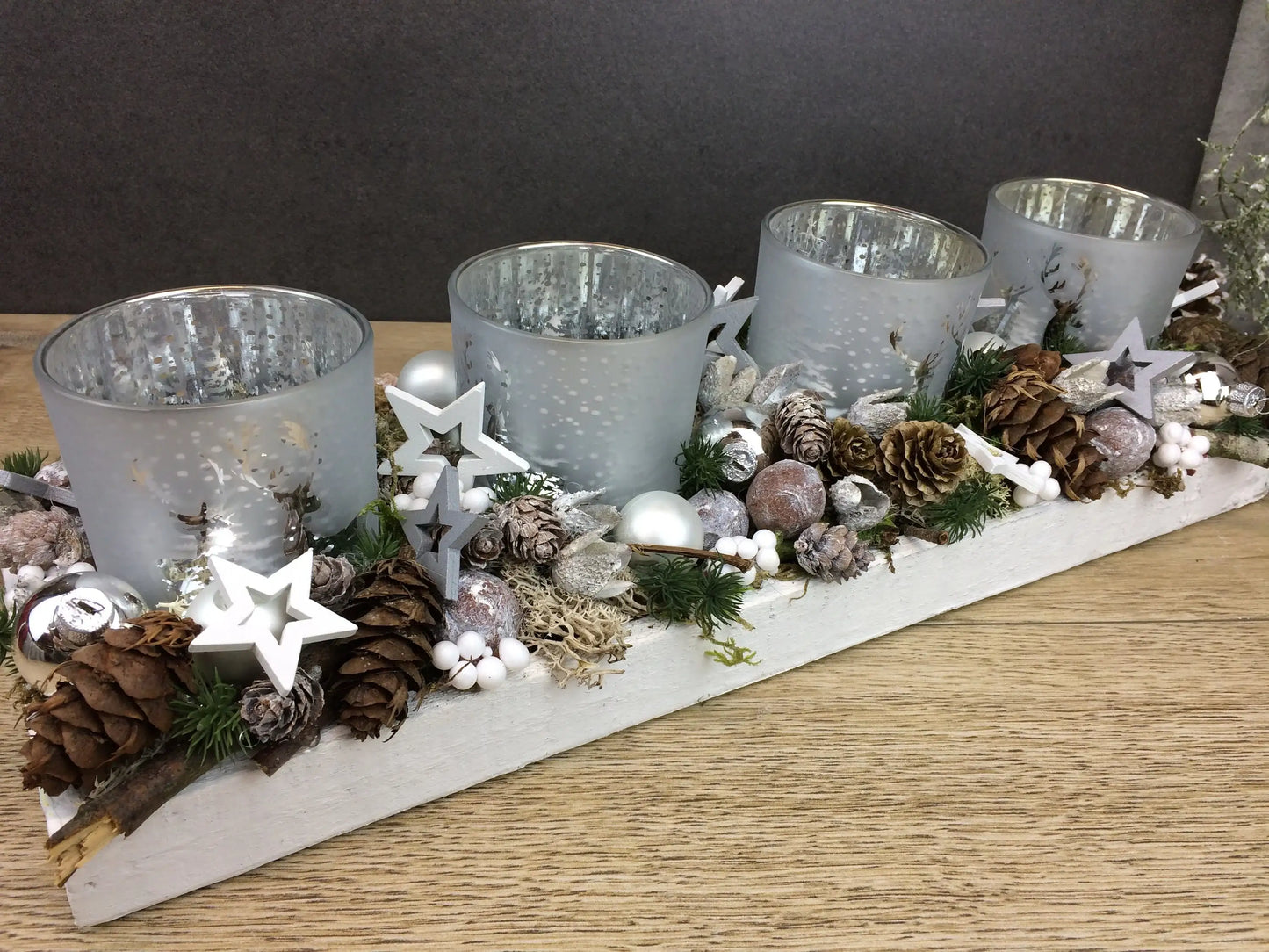 Adventskranz Adventskalender Modern Länglich Gläser Tablett in zwei verschiedenen Größen L und XL – handgemacht aus Seiden- und Kunstblumen, langlebig & pflegeleicht von SarahsFlowerStudio