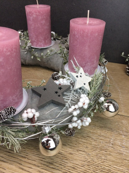 Adventskranz Adventskalender LED Lichterkette Häuser Große Kerzen Kugeln Sterne Tanne Silberdraht – handgemacht aus Seiden- und Kunstblumen, langlebig & pflegeleicht von SarahsFlowerStudio