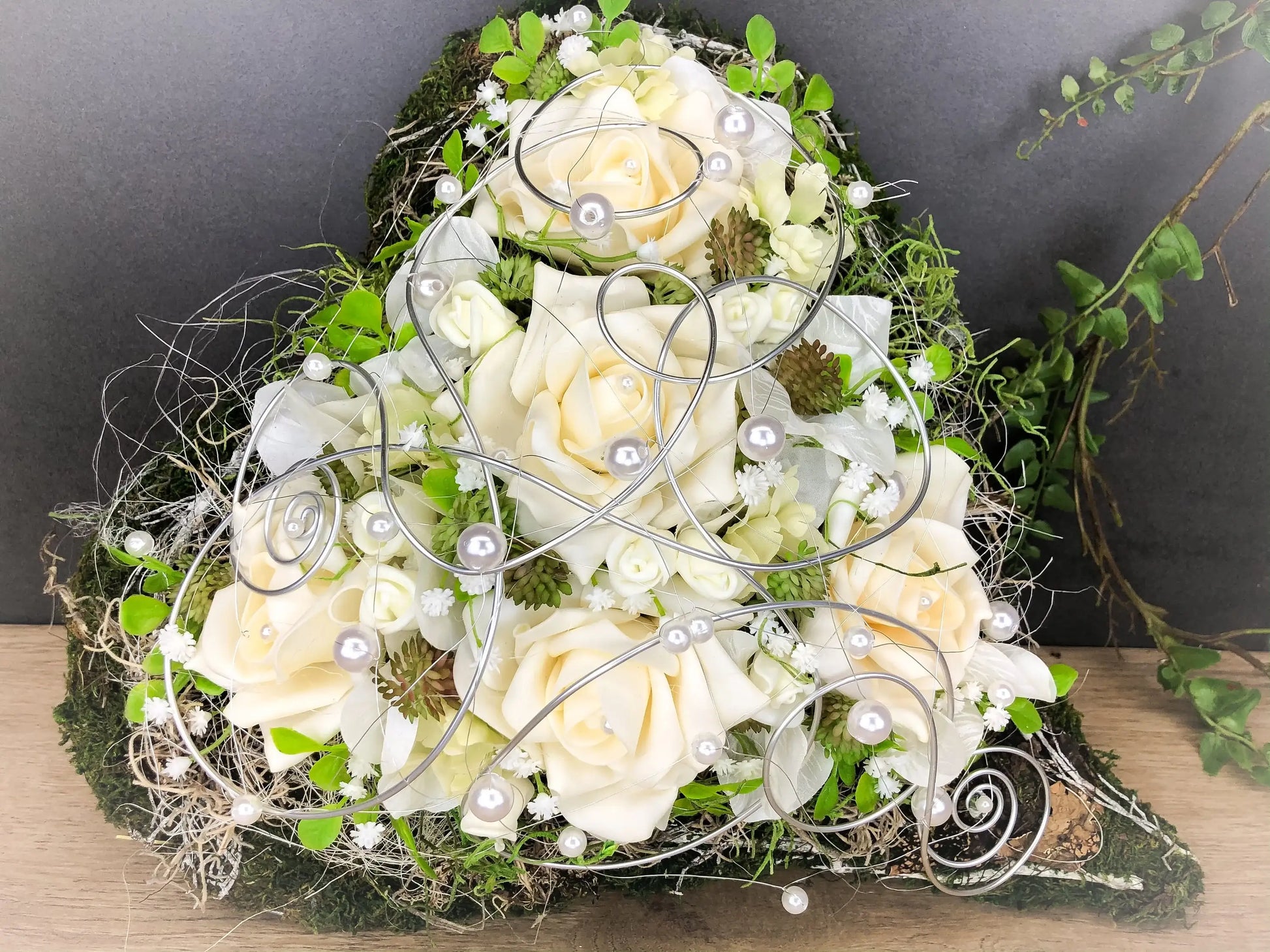 Grabgesteck Grabschmuck Herz Grabdekoration Grabschmuck Allerheiligen Rose – handgemacht aus Seiden- und Kunstblumen, langlebig & pflegeleicht von SarahsFlowerStudio