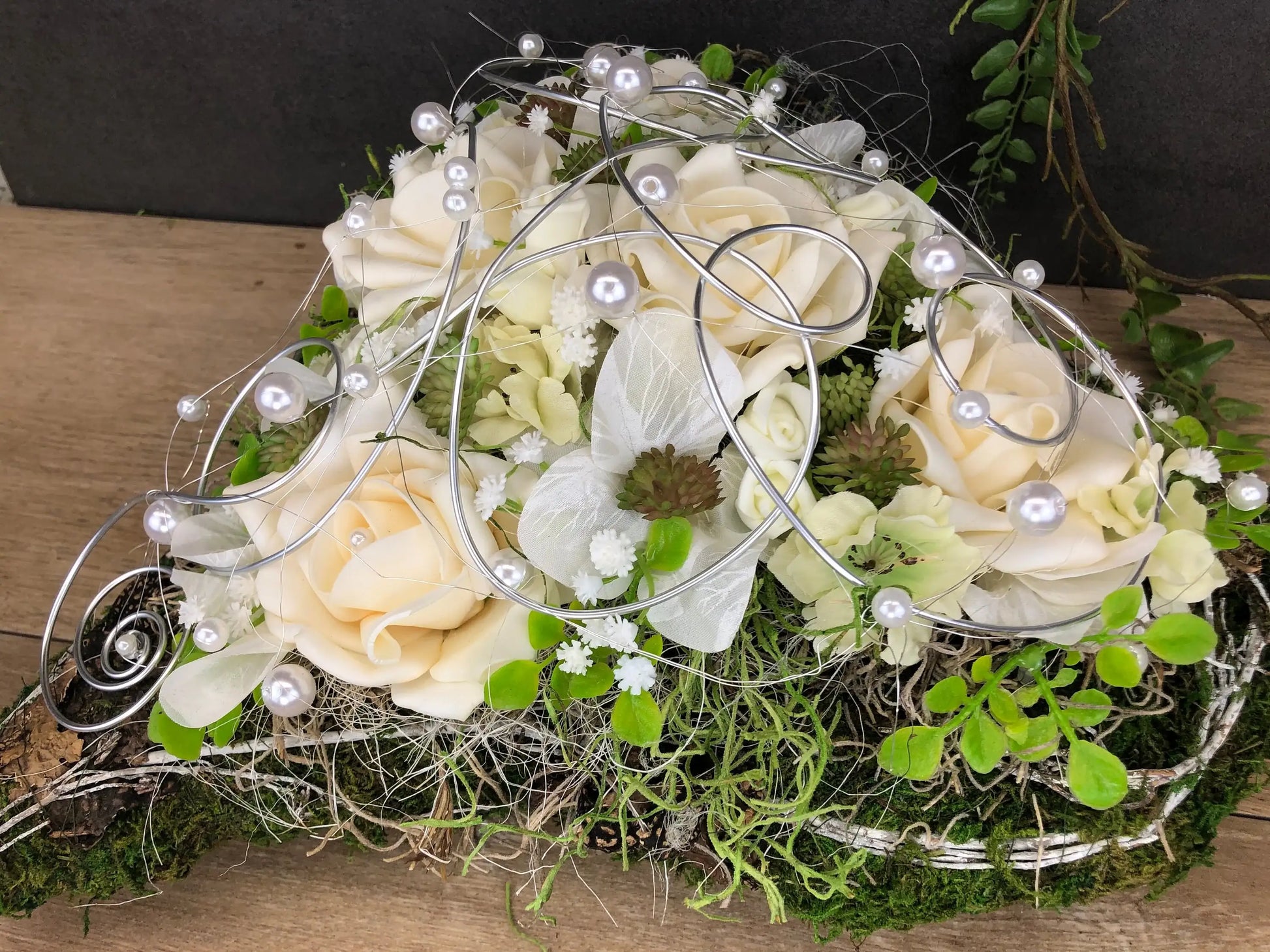 Grabgesteck Grabschmuck Herz Grabdekoration Grabschmuck Allerheiligen Rose – handgemacht aus Seiden- und Kunstblumen, langlebig & pflegeleicht von SarahsFlowerStudio