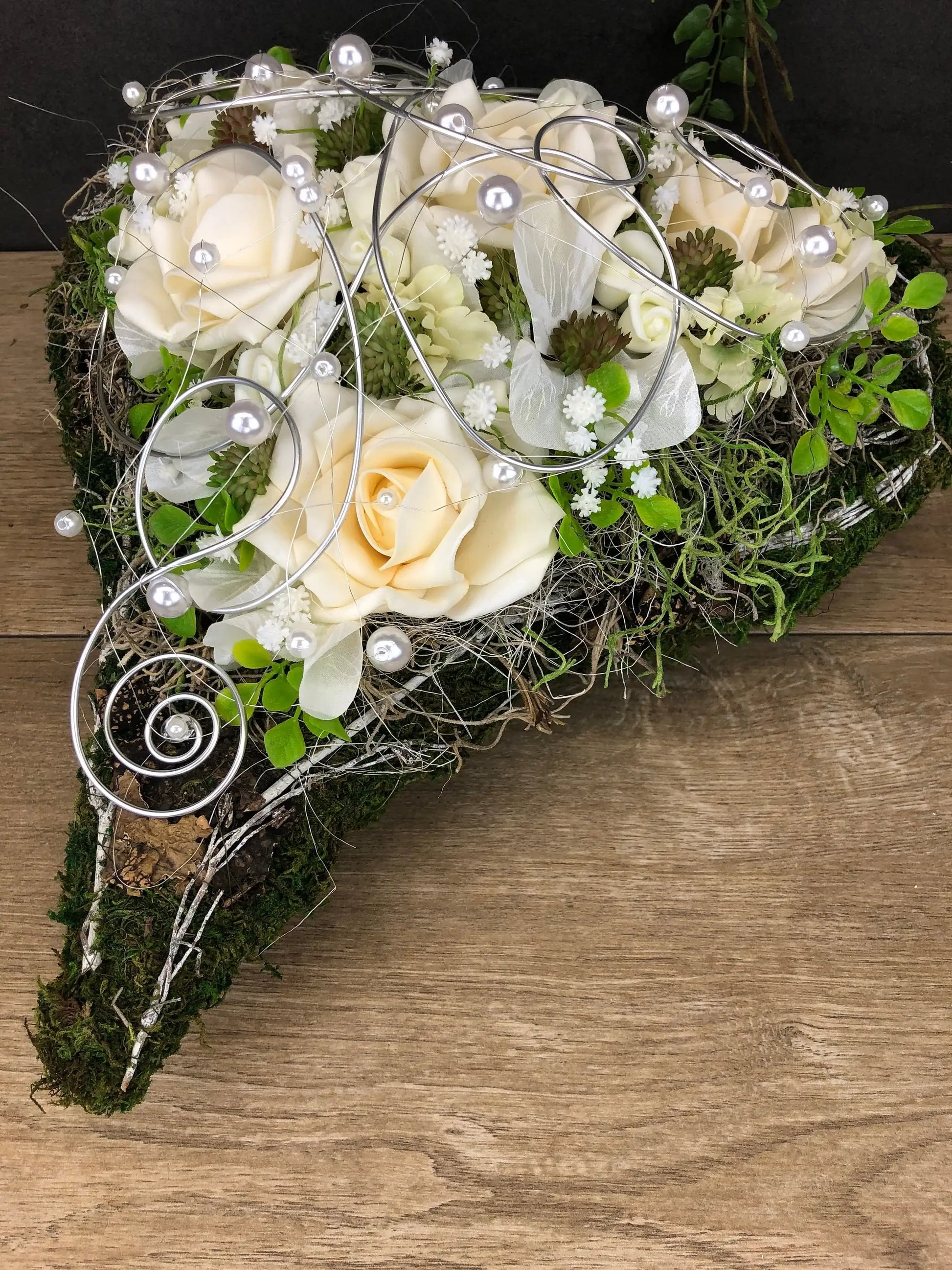 Grabgesteck Grabschmuck Herz Grabdekoration Grabschmuck Allerheiligen Rose – handgemacht aus Seiden- und Kunstblumen, langlebig & pflegeleicht von SarahsFlowerStudio