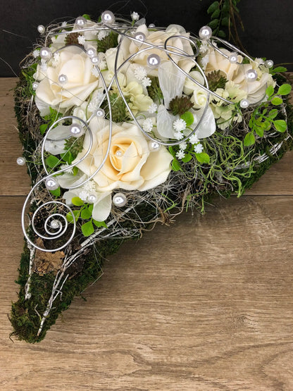 Grabgesteck Grabschmuck Herz Grabdekoration Grabschmuck Allerheiligen Rose – handgemacht aus Seiden- und Kunstblumen, langlebig & pflegeleicht von SarahsFlowerStudio