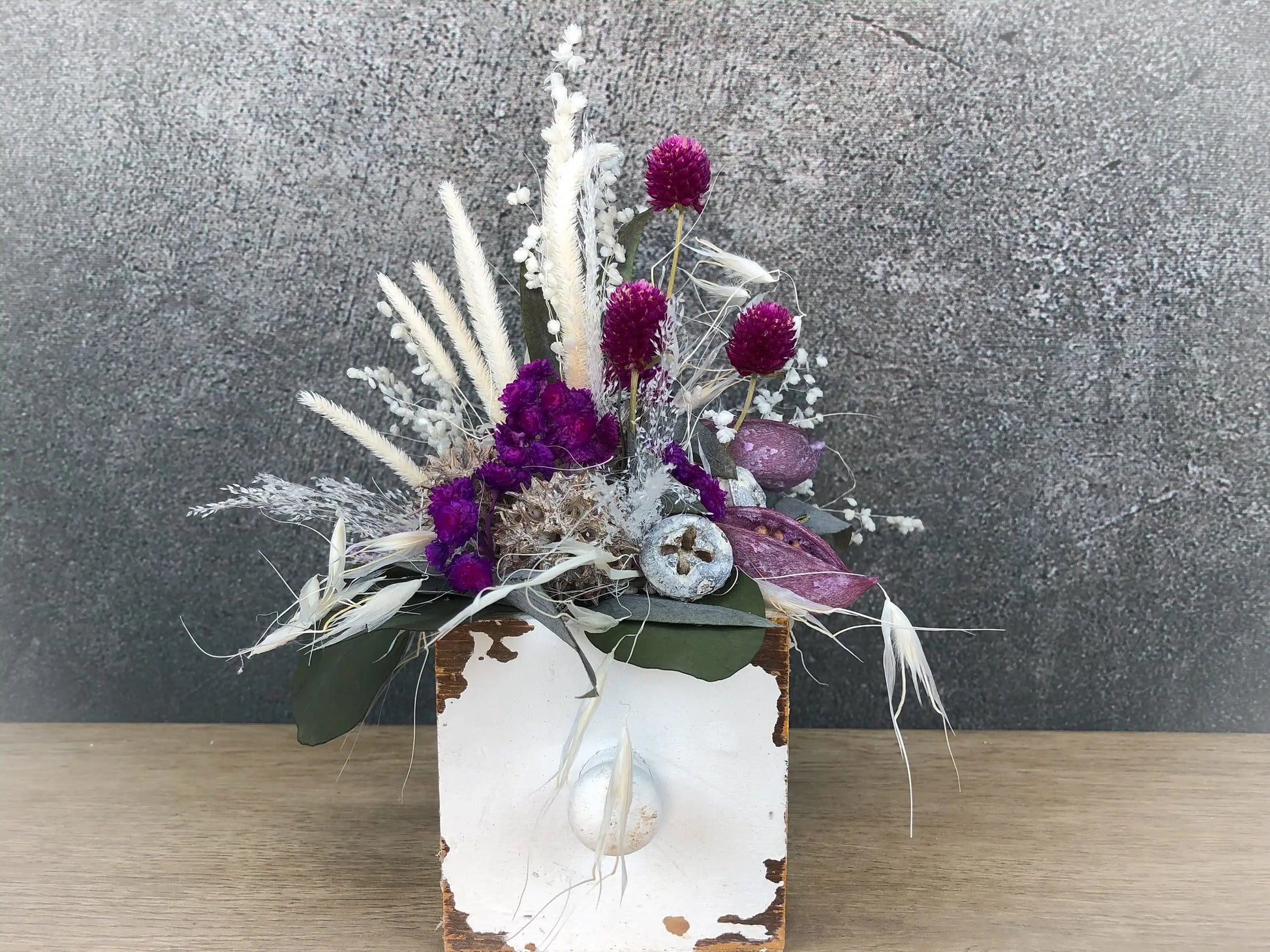 Tischdeko Blumen Tischgesteck Kerze Schublade Gräser Trockenblumen Trockenmaterial Natur natürlich dried bouquet dried Flowers – handgemacht aus Seiden- und Kunstblumen, langlebig & pflegeleicht von SarahsFlowerStudio