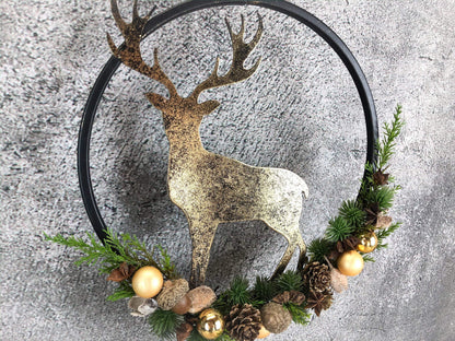 Türkranz Kranz Hirsch Advent Modern Ring Fenster Fensterschmuck Fensterdeko Deko Weihnachten Zapfen Wachszapfen – handgemacht aus Seiden- und Kunstblumen, langlebig & pflegeleicht von SarahsFlowerStudio