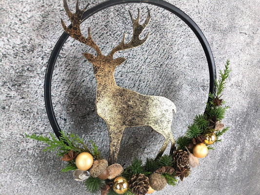 Türkranz Kranz Hirsch Advent Modern Ring Fenster Fensterschmuck Fensterdeko Deko Weihnachten Zapfen Wachszapfen – handgemacht aus Seiden- und Kunstblumen, langlebig & pflegeleicht von SarahsFlowerStudio