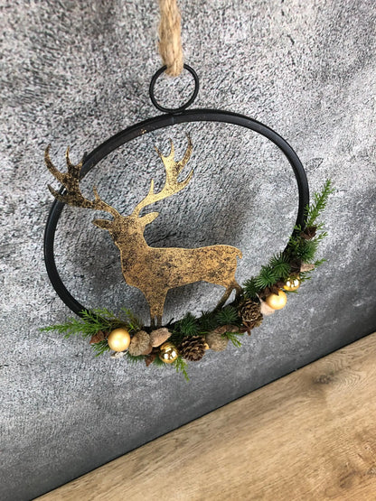 Türkranz Kranz Hirsch Advent Modern Ring Fenster Fensterschmuck Fensterdeko Deko Weihnachten Zapfen Wachszapfen – handgemacht aus Seiden- und Kunstblumen, langlebig & pflegeleicht von SarahsFlowerStudio