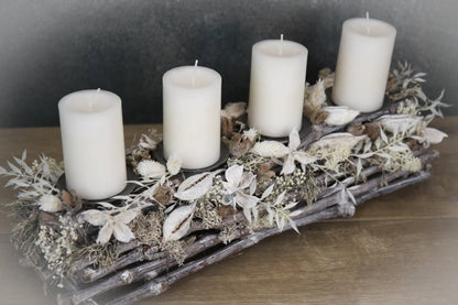 Adventskranz Adventskalender Modern Länglich Moos Gräser Ruskus Brachyciton – handgemacht aus Seiden- und Kunstblumen, langlebig & pflegeleicht von SarahsFlowerStudio