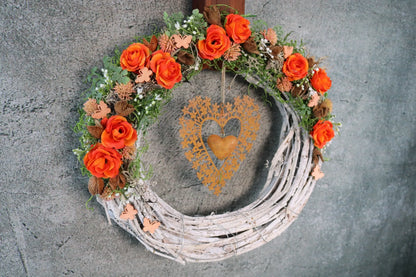 Türkranz Türdeko Türschmuck Willkommen Herz Rost Modern ganzjährig Tür Schmuck Rose Schleierkraut – handgemacht aus Seiden- und Kunstblumen, langlebig & pflegeleicht von SarahsFlowerStudio