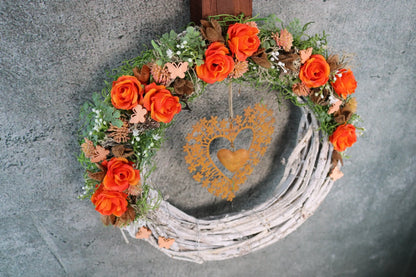 Türkranz Türdeko Türschmuck Willkommen Herz Rost Modern ganzjährig Tür Schmuck Rose Schleierkraut – handgemacht aus Seiden- und Kunstblumen, langlebig & pflegeleicht von SarahsFlowerStudio