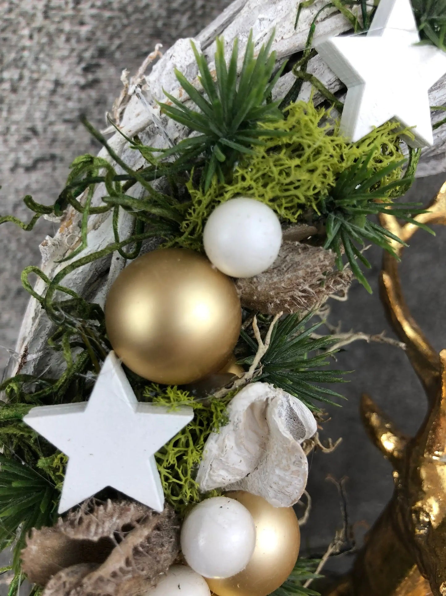 Türkranz Türdeko Türschmuck Weihnachten Weidenkranz Hirsch Zapfen Stern Tanne Band Modern – handgemacht aus Seiden- und Kunstblumen, langlebig & pflegeleicht von SarahsFlowerStudio