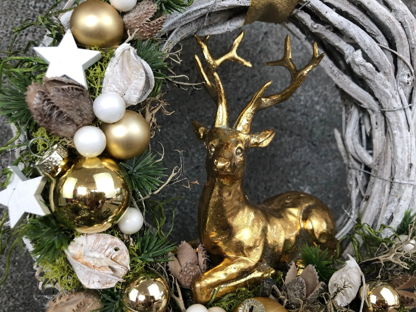 Türkranz Türdeko Türschmuck Weihnachten Weidenkranz Hirsch Zapfen Stern Tanne Band Modern – handgemacht aus Seiden- und Kunstblumen, langlebig & pflegeleicht von SarahsFlowerStudio