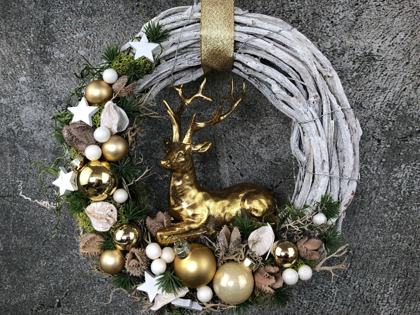 Türkranz Türdeko Türschmuck Weihnachten Weidenkranz Hirsch Zapfen Stern Tanne Band Modern – handgemacht aus Seiden- und Kunstblumen, langlebig & pflegeleicht von SarahsFlowerStudio