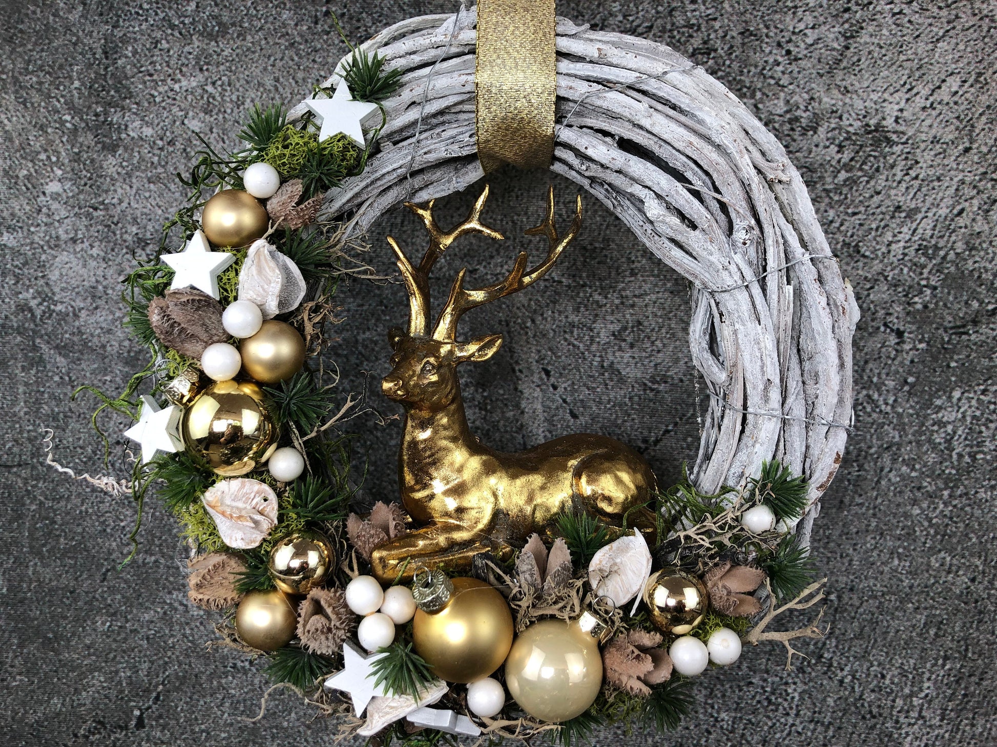 Weihnachtskranz Hirsch – Türkranz Weihnachten Tanne handgefertigt – Türkranz Weihnachten – SarahsFlowerStudio