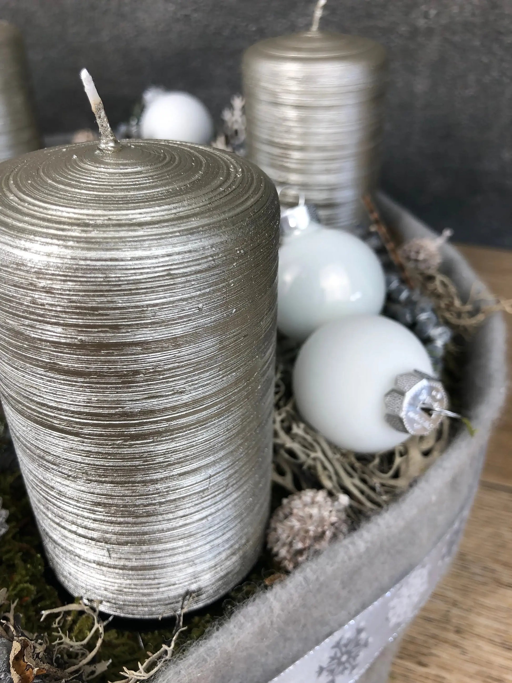 Adventskranz Adventskalender Schneeflocke Moos 35cm Zapfen Glitzer Frost mehrjährig groß rund – handgemacht aus Seiden- und Kunstblumen, langlebig & pflegeleicht von SarahsFlowerStudio