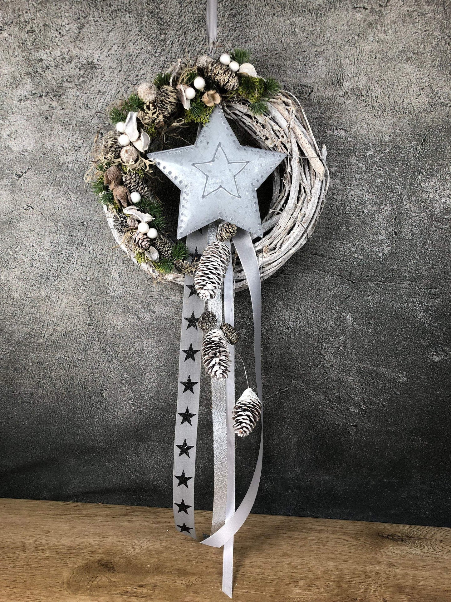 Advent Türkranz Türdeko Türschmuck Weihnachten Stern Metallstern mit LED – handgemacht aus Seiden- und Kunstblumen, langlebig & pflegeleicht von SarahsFlowerStudio