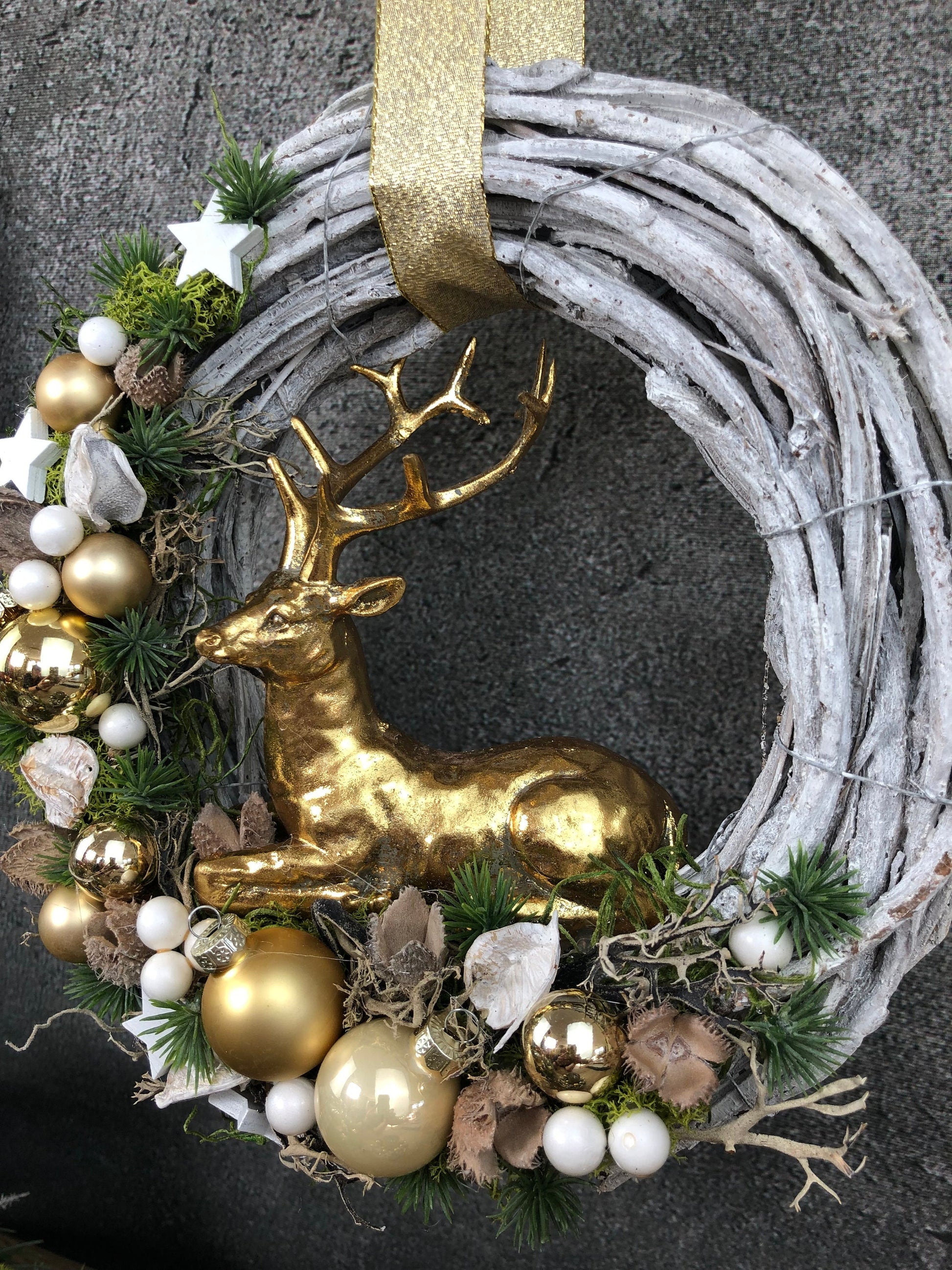 Weihnachtskranz Hirsch – Türkranz Weihnachten Tanne handgefertigt – Türkranz Weihnachten – SarahsFlowerStudio