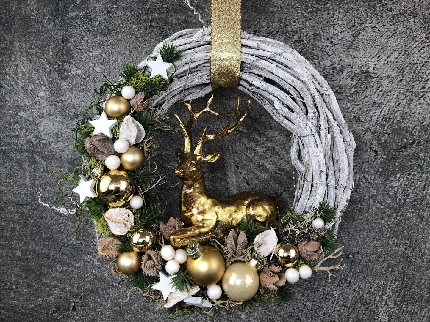 Türkranz Türdeko Türschmuck Weihnachten Weidenkranz Hirsch Zapfen Stern Tanne Band Modern – handgemacht aus Seiden- und Kunstblumen, langlebig & pflegeleicht von SarahsFlowerStudio