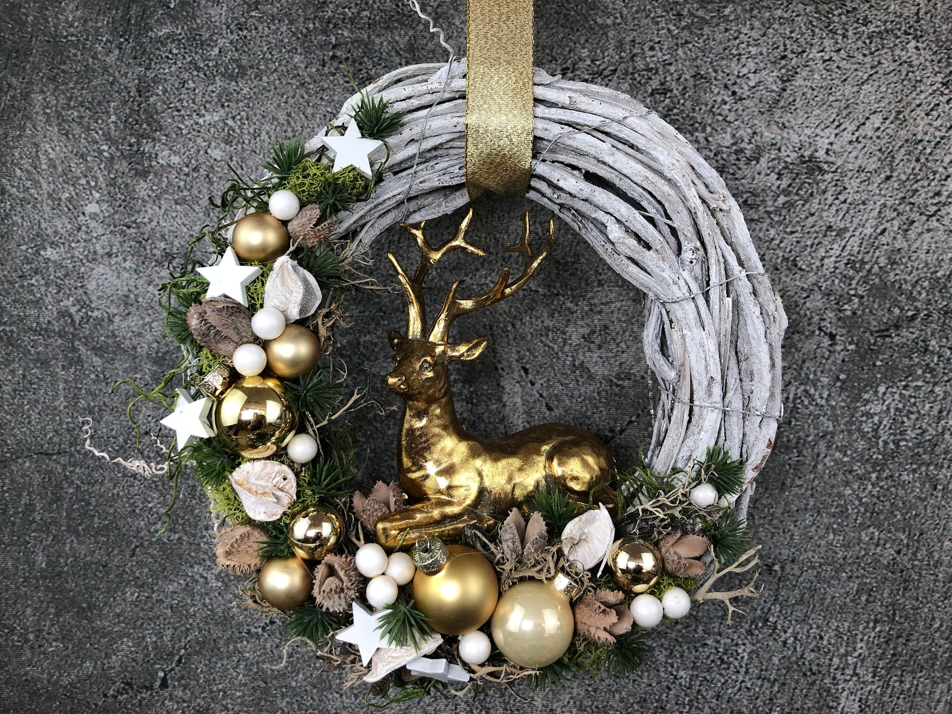 Weihnachtskranz Hirsch – Türkranz Weihnachten Tanne handgefertigt – Türkranz Weihnachten – SarahsFlowerStudio