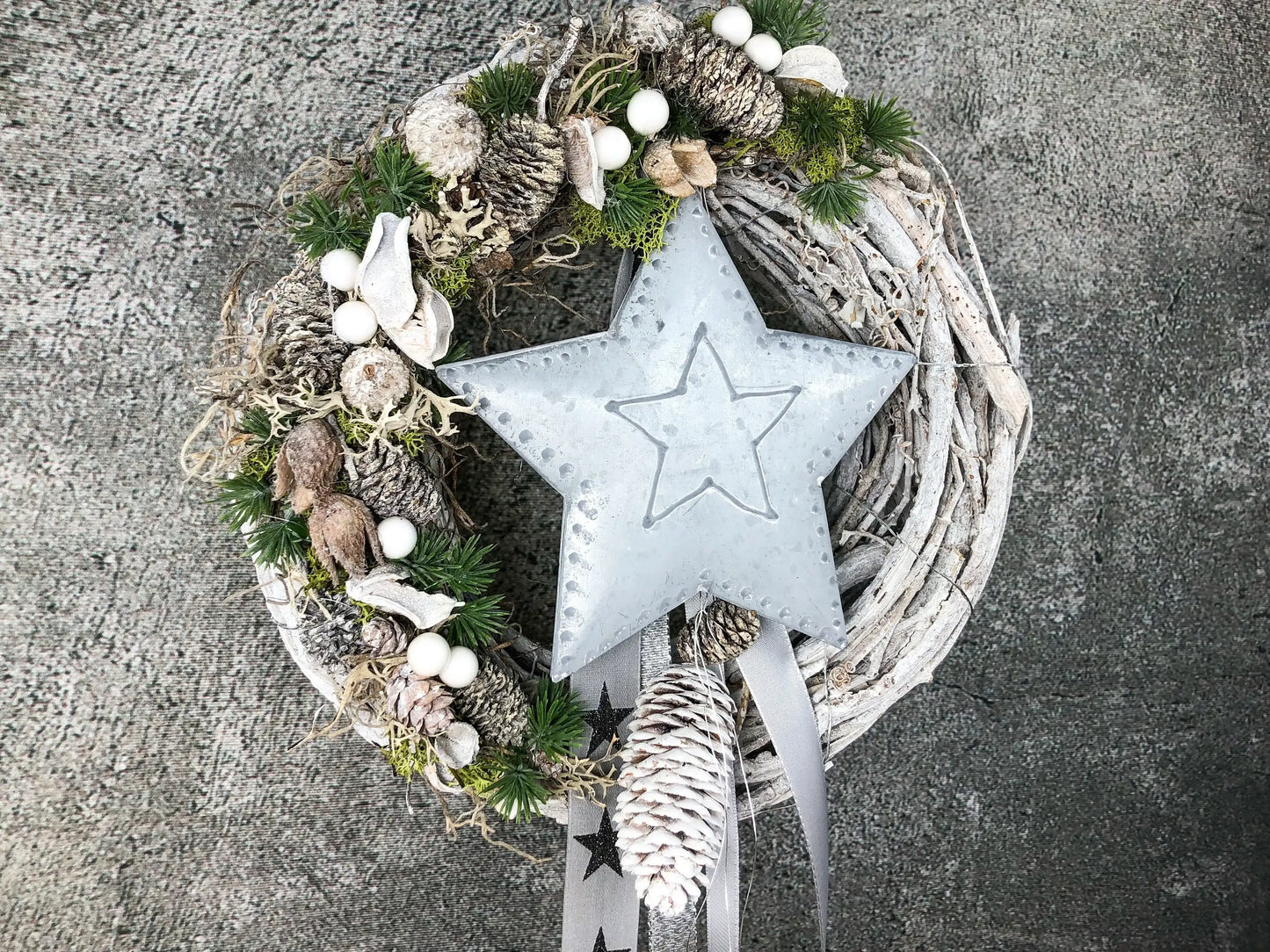 Advent Türkranz Türdeko Türschmuck Weihnachten Stern Metallstern mit LED – handgemacht aus Seiden- und Kunstblumen, langlebig & pflegeleicht von SarahsFlowerStudio