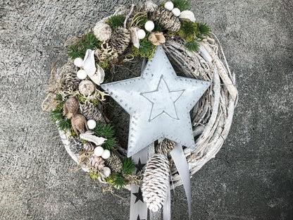 Advent Türkranz Türdeko Türschmuck Weihnachten Stern Metallstern mit LED – handgemacht aus Seiden- und Kunstblumen, langlebig & pflegeleicht von SarahsFlowerStudio