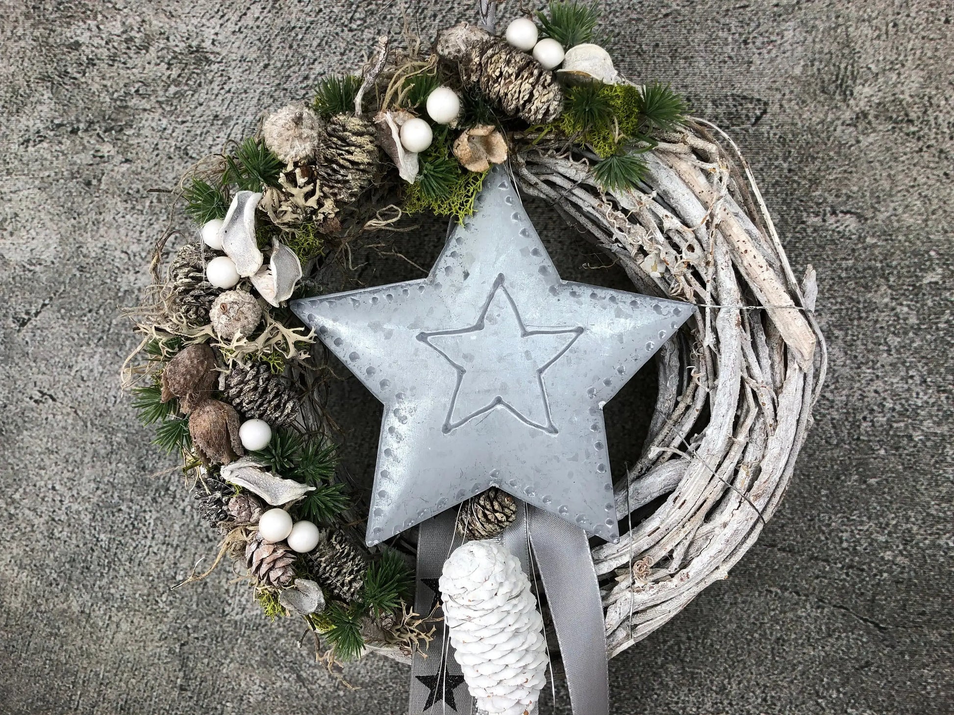 Advent Türkranz Türdeko Türschmuck Weihnachten Stern Metallstern mit LED – handgemacht aus Seiden- und Kunstblumen, langlebig & pflegeleicht von SarahsFlowerStudio