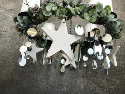 Adventskranz Eukalyptus Spiegel hängender Hänger hängen Adventskalender Wichtel Weiß Stern Eukalyptus – handgemacht aus Seiden- und Kunstblumen, langlebig & pflegeleicht von SarahsFlowerStudio