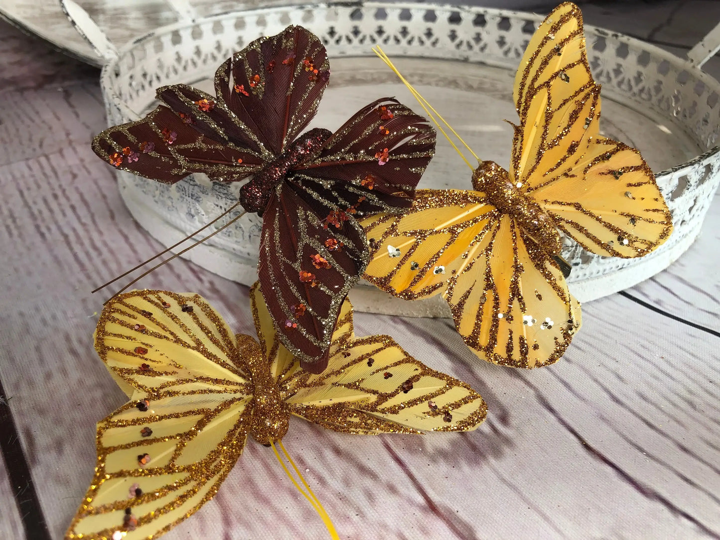 Schmetterling Federschmetterling 3 Stück am Clip Feder Butterfly – handgemacht aus Seiden- und Kunstblumen, langlebig & pflegeleicht von SarahsFlowerStudio