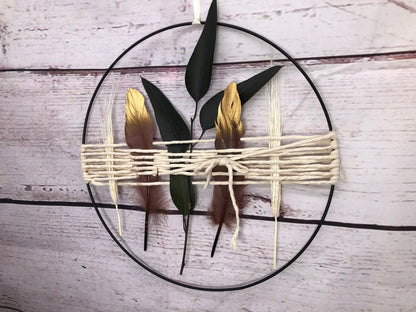 Türkranz Kranz Ring Eukalyptus Ruskus Gras Perlhuhn Feder Wandkranz Trockenblumen Natur natürlich Hoop Fensterdeko – handgemacht aus Seiden- und Kunstblumen, langlebig & pflegeleicht von SarahsFlowerStudio