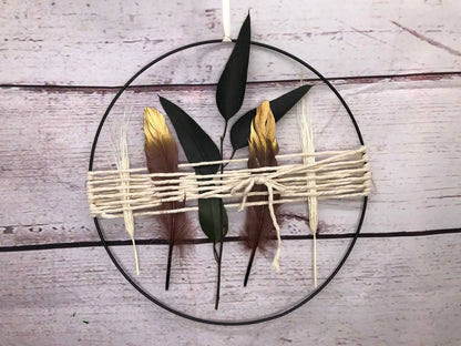Türkranz Kranz Ring Eukalyptus Ruskus Gras Perlhuhn Feder Wandkranz Trockenblumen Natur natürlich Hoop Fensterdeko – handgemacht aus Seiden- und Kunstblumen, langlebig & pflegeleicht von SarahsFlowerStudio