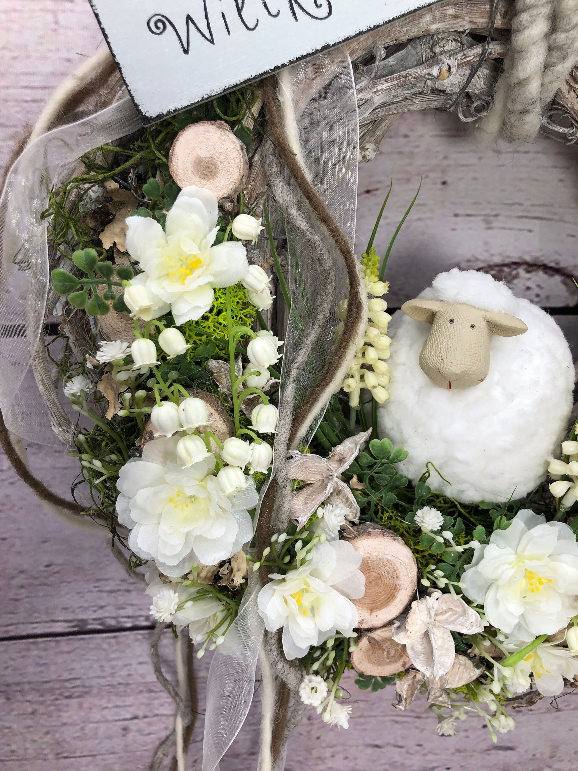 Frühlingskranz Türdeko mit Schafen & Maiglöckchen – Osterkranz Seidenblumen – Türkranz – SarahsFlowerStudio