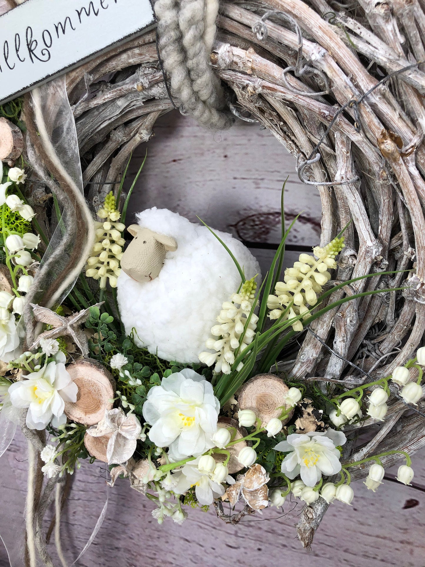 Frühlingskranz Türdeko mit Schafen & Maiglöckchen – Osterkranz Seidenblumen – Türkranz – SarahsFlowerStudio