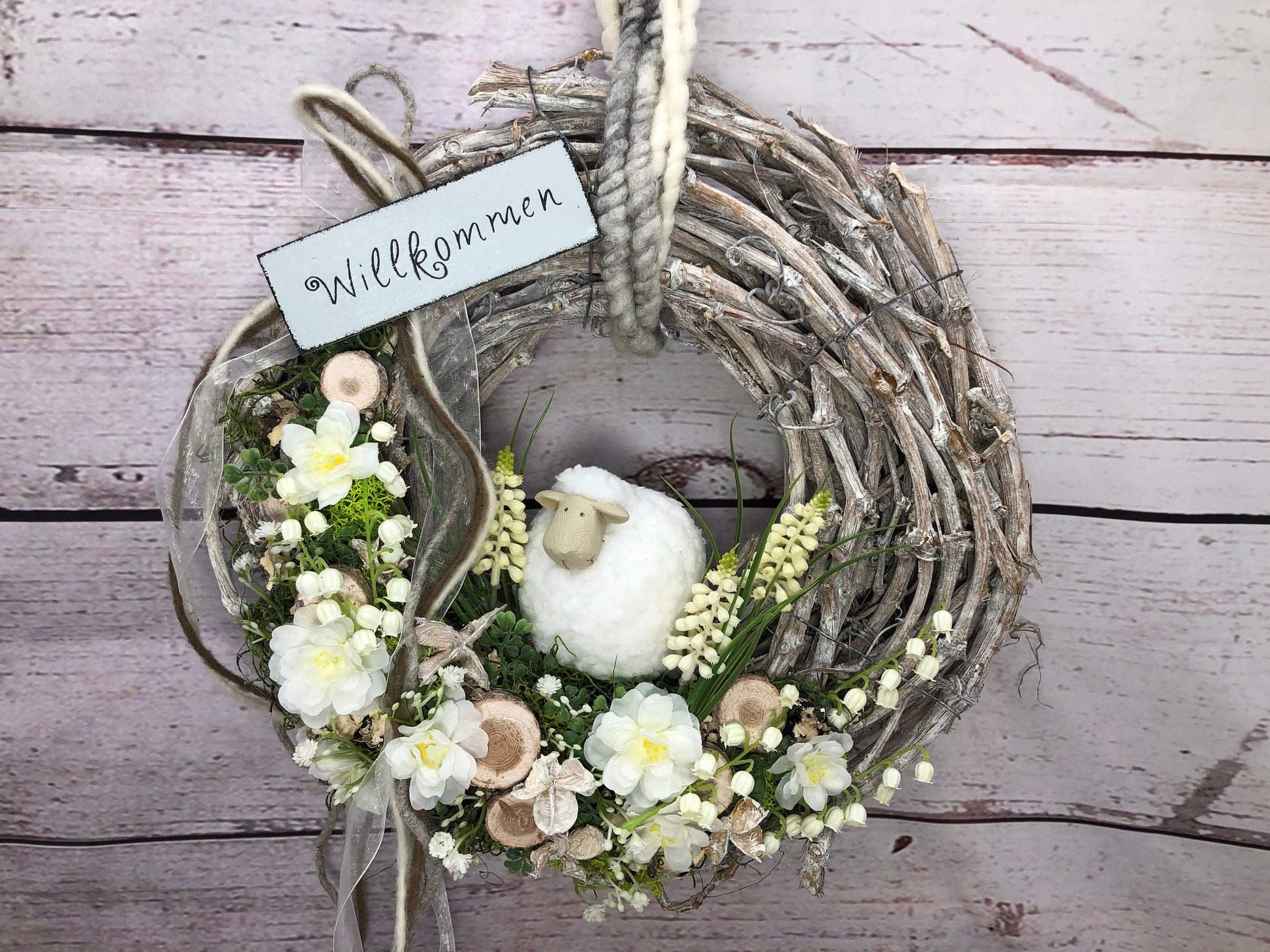 Frühlingskranz Türdeko mit Schafen & Maiglöckchen – Osterkranz Seidenblumen – Türkranz – SarahsFlowerStudio