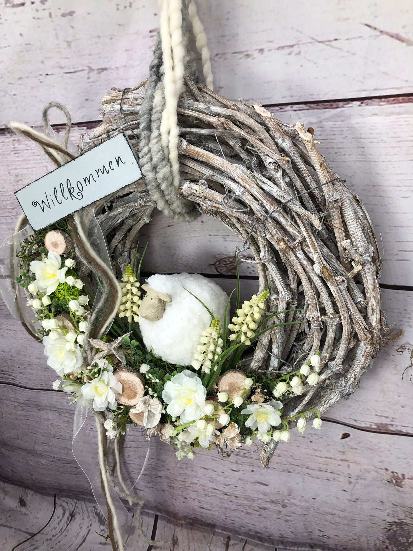 Frühlingskranz Türdeko mit Schafen & Maiglöckchen – Osterkranz Seidenblumen – Türkranz – SarahsFlowerStudio